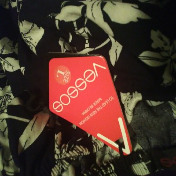 Vessos Off the shoulder Romper - Picture 7 of 7